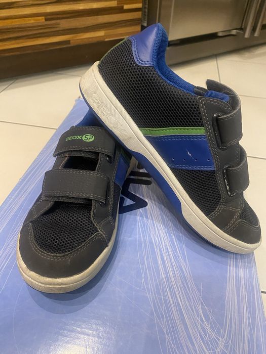 Кроссовки детские