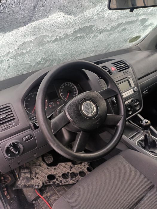 Dezmembrez Golf 5 1.4 benzina