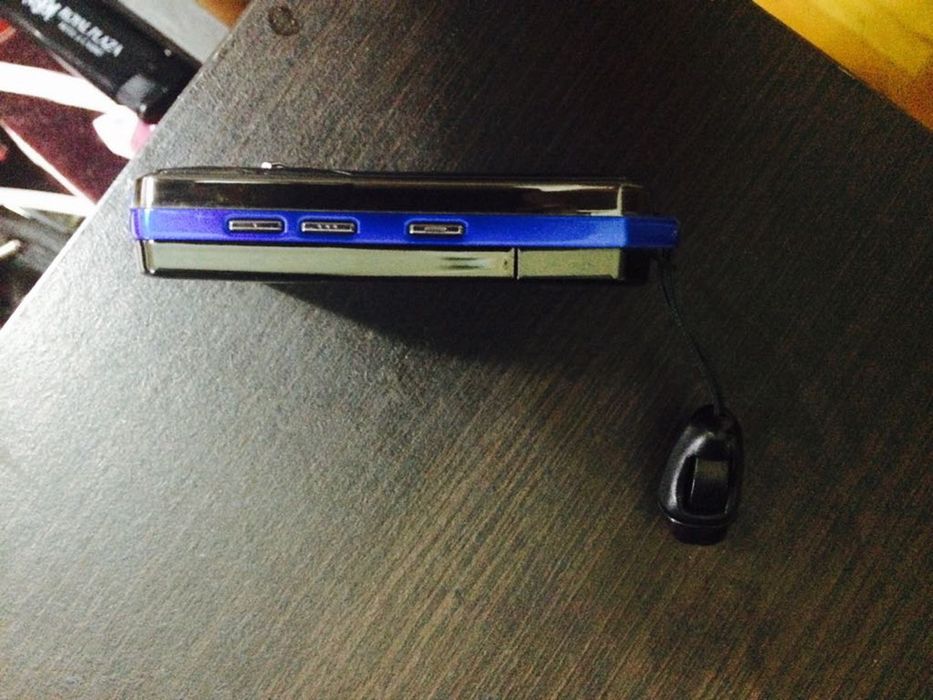 Сотовый телефон. Очень маленький