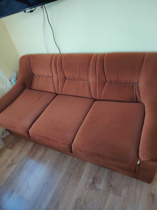 Продавам диван в добро състояние
