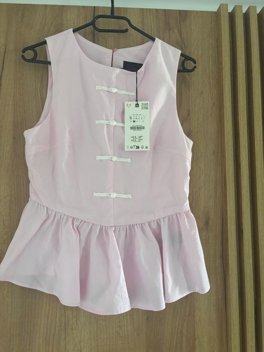 Top roz cu volane Zara