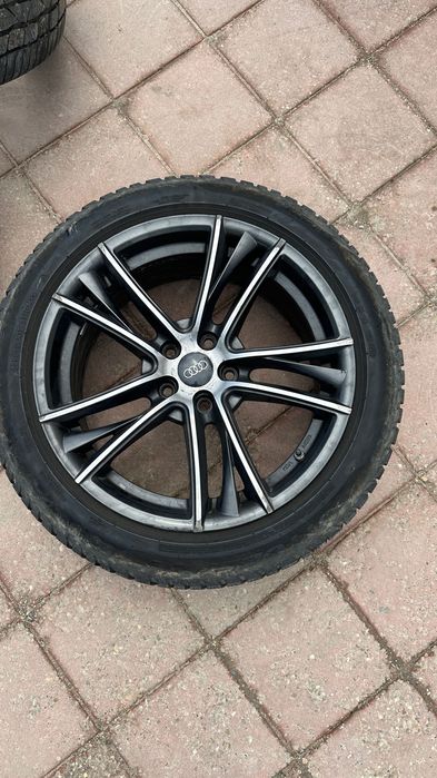 Se va oferi cu o jantă Audi de 18 inch, 225 50 18.
