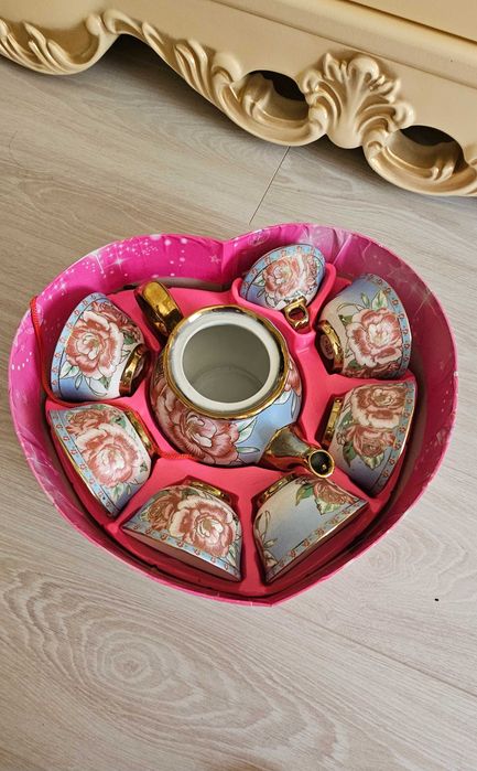 Чайный сервиз на 6 персон