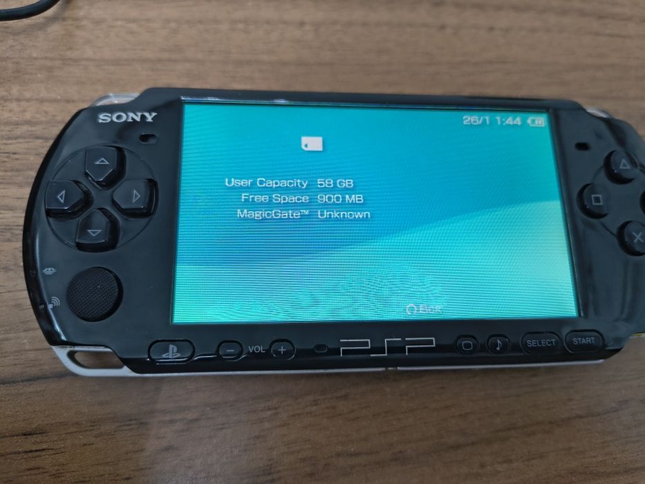 PSP 3004, accesorii, card 64gb, fara UMD