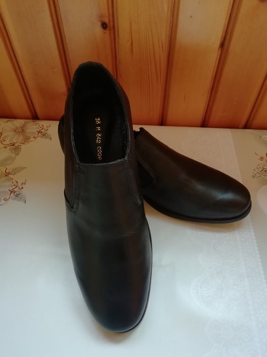 Продам туфли на мальчика 36р новые