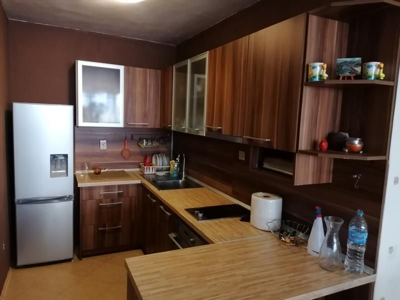 Дава се под наем Тристаен апартамент в София, Хладилника - 90 кв.м за 750 € - Снимка #2