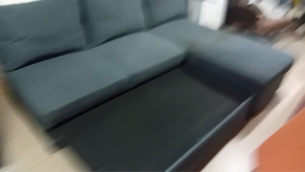 Coltar extensibil cu loc pentru haine