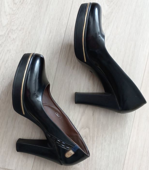 Продам туфли на каблуке