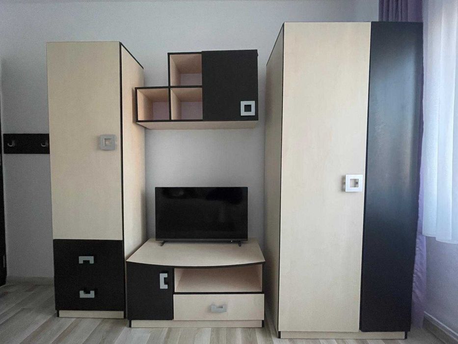 Vand Mobila Tineret completa in stare impecabila (mobila + pat 1 pers)