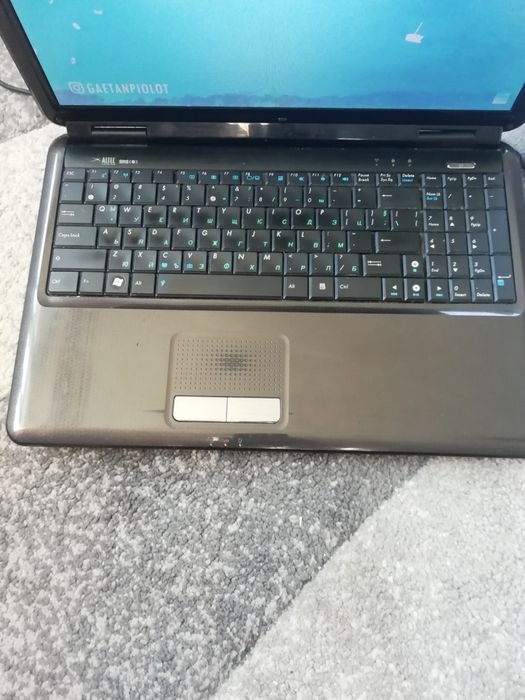 Лаптоп Асус к 50 иж 15.6 инча 320гб хард 2,10 процесор двуядрен камера