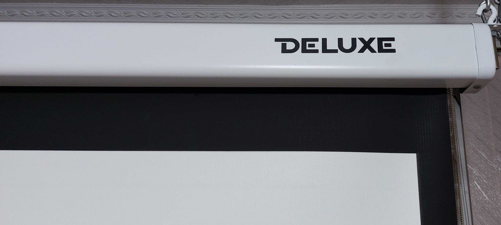 Экран для проекторов - Deluxe