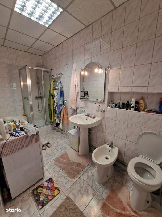 Vand casa singur in curte zona Lazaret