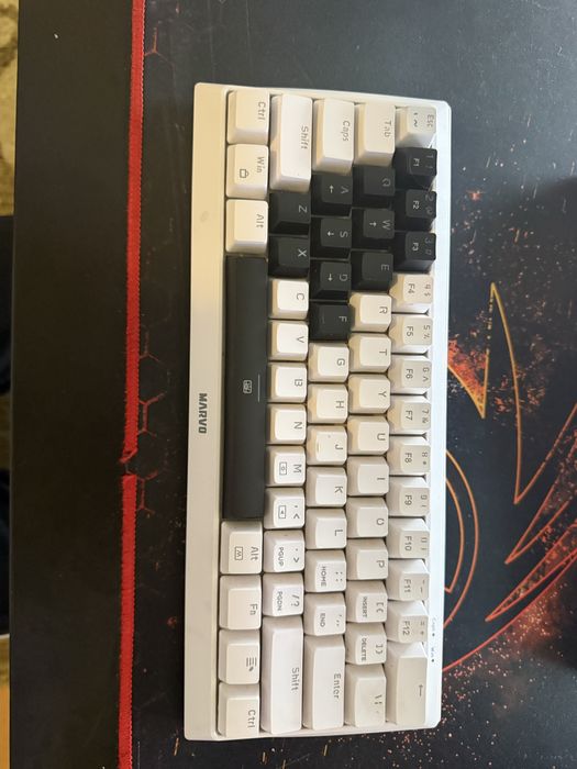 Vand tastatura si mouse gaming