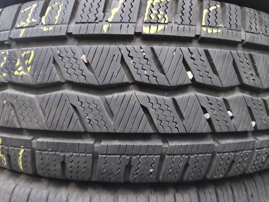 2бр Зимни гуми за бус 225 70 15 С - Hankook