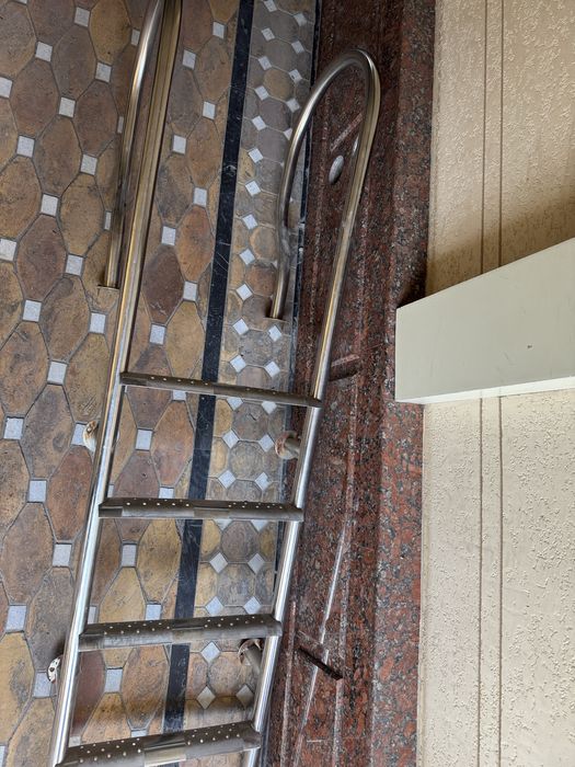 Бассейн нарвони лестнича для бассейна