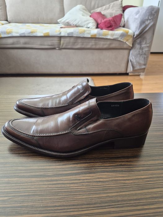 Pantofi de piele