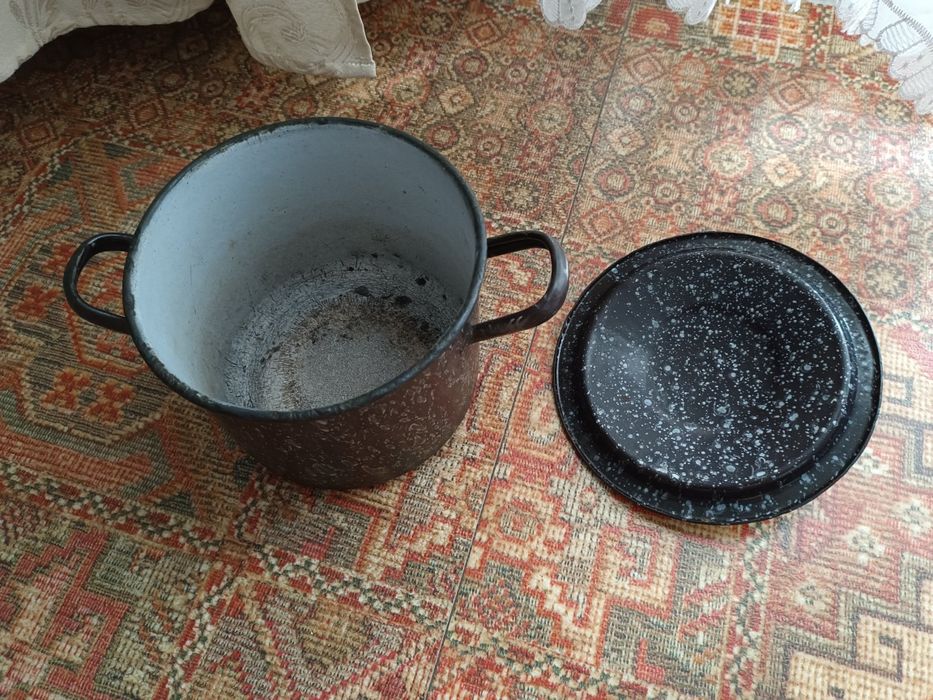 Эмалированная кастрюля 2,5 литра