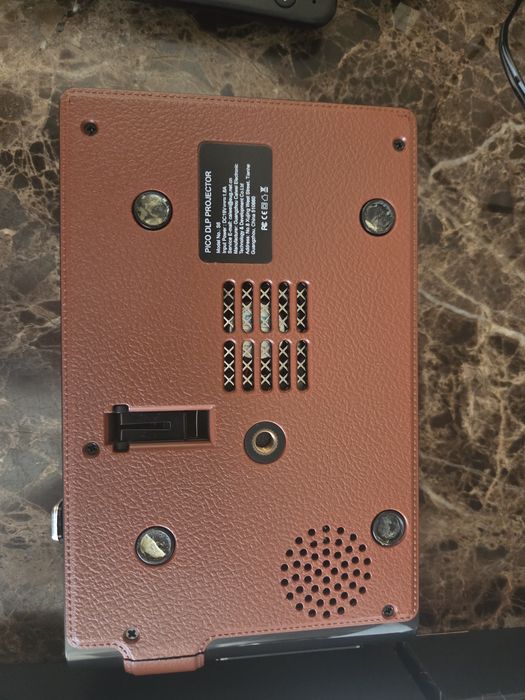 Продавам Преносим проектор