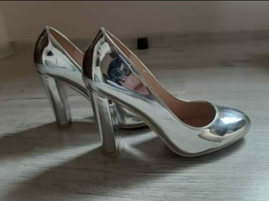 Pantofi eleganți