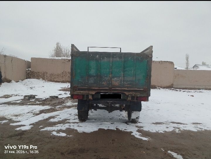 Зелёный УАЗ якши