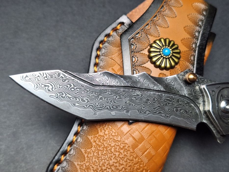 Сгъваем нож от дамаска стомана с кожен калъф