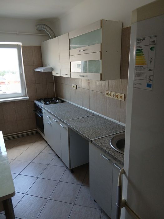Inchiriez apartament 3 camere