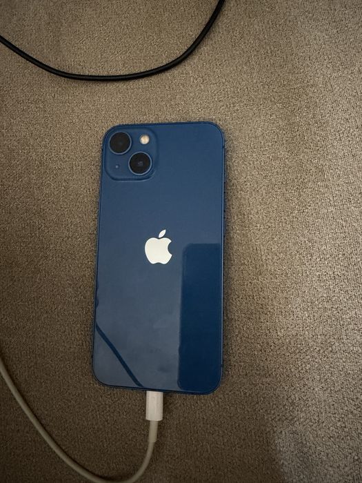 Продавам iphone 13