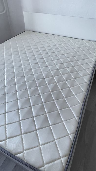 Продам гарнитур спальный