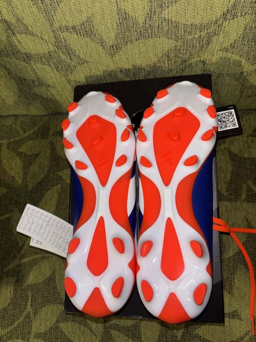 Нови футболни обувки Adidas Predator league  MG