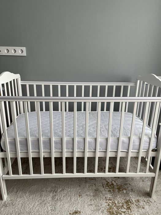 Продам детскую кроватку вместе с матрасом