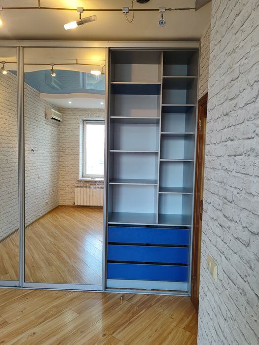 Продам встроенный шкаф-купе купе