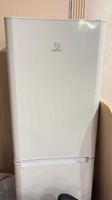 Продам  холодильник  б/у INDESIT