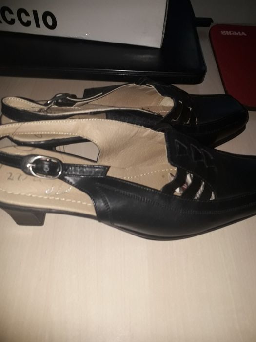 Saboti piele noi,nepurtati