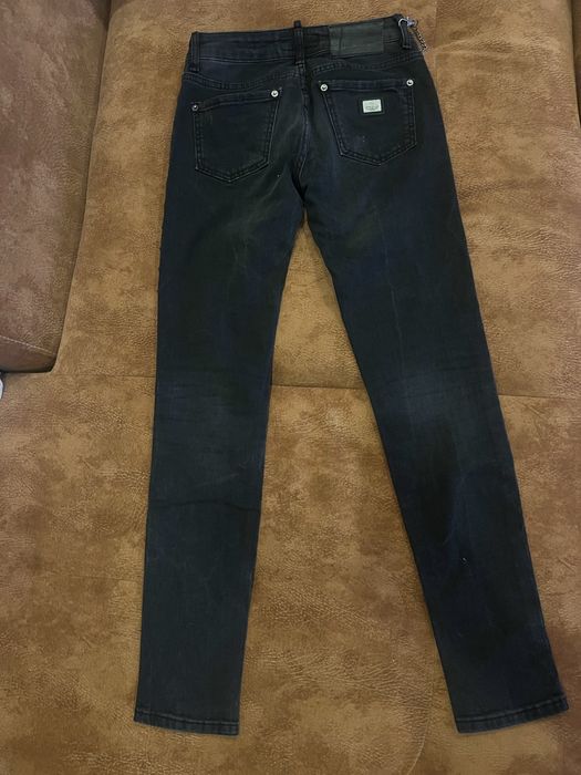 Елегантни черни дънки с много красив акцент по крачолите