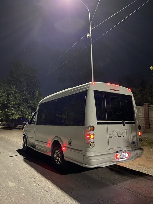 Машина FORD E-350