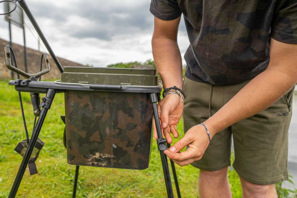 Стойка за кофа AVID CARP Bait Station Kit