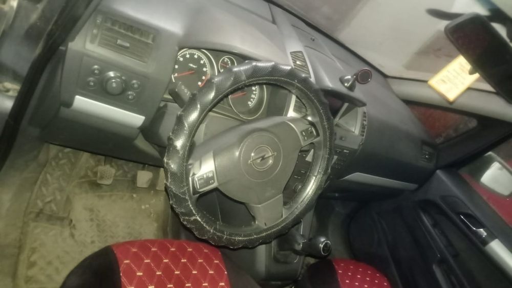 Автомобиль опел зафира