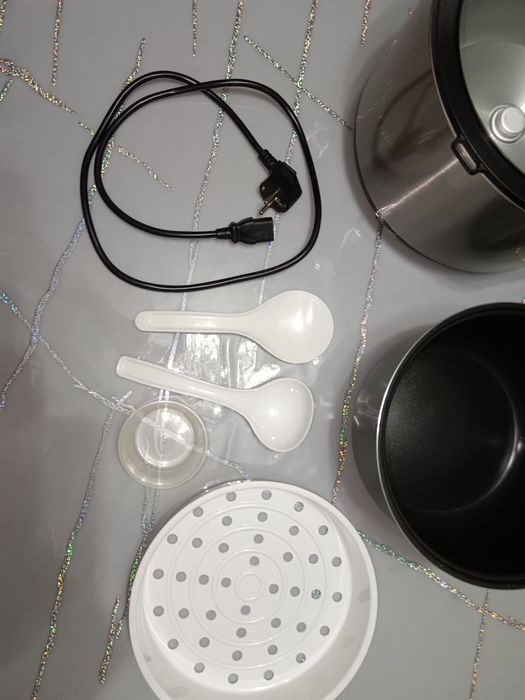 Мультиварка REDMOND в хорошем состоянии