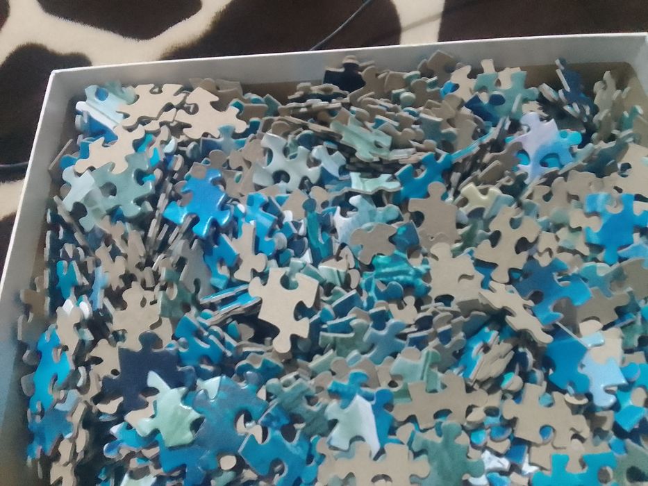 Продаю пазлы  хорошо продаётся пазлы