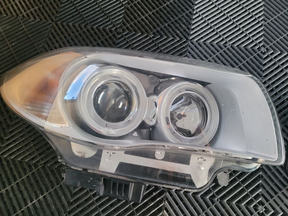 Far xenon dreapta Valeo  bmw seria 1 e87