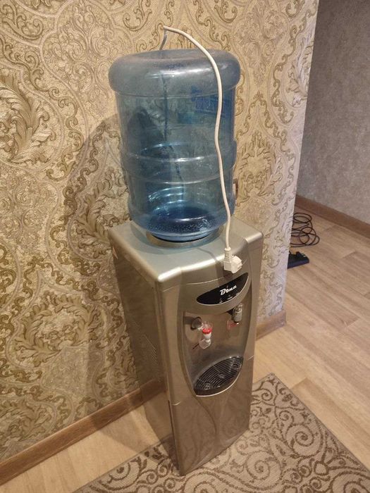 Диспенсер для воды, +2 бутыля