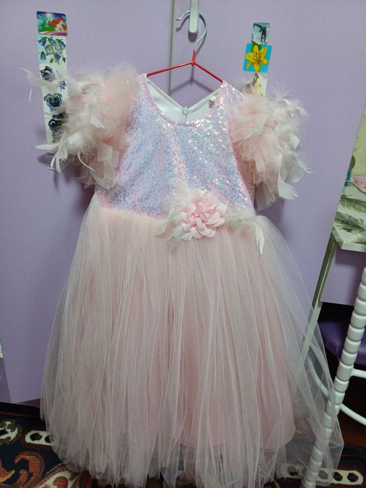 Продам платье нарядное