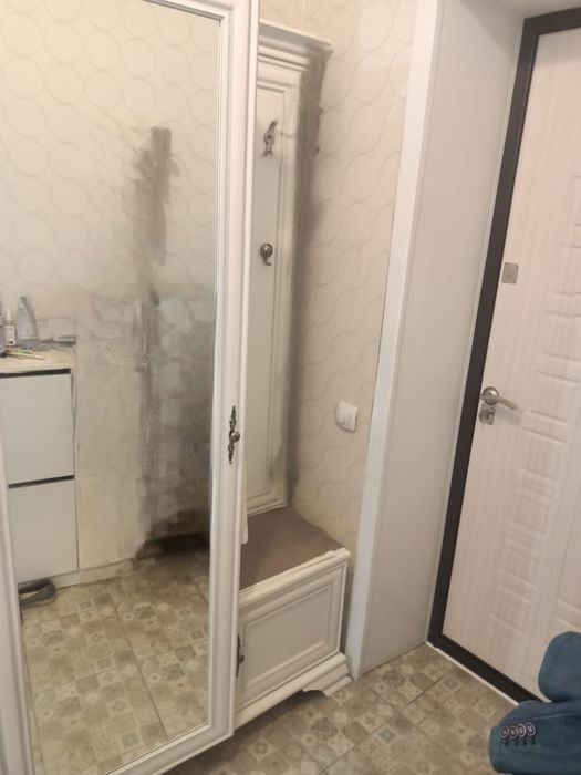 Продаётся компактная прихожая в белом цвете