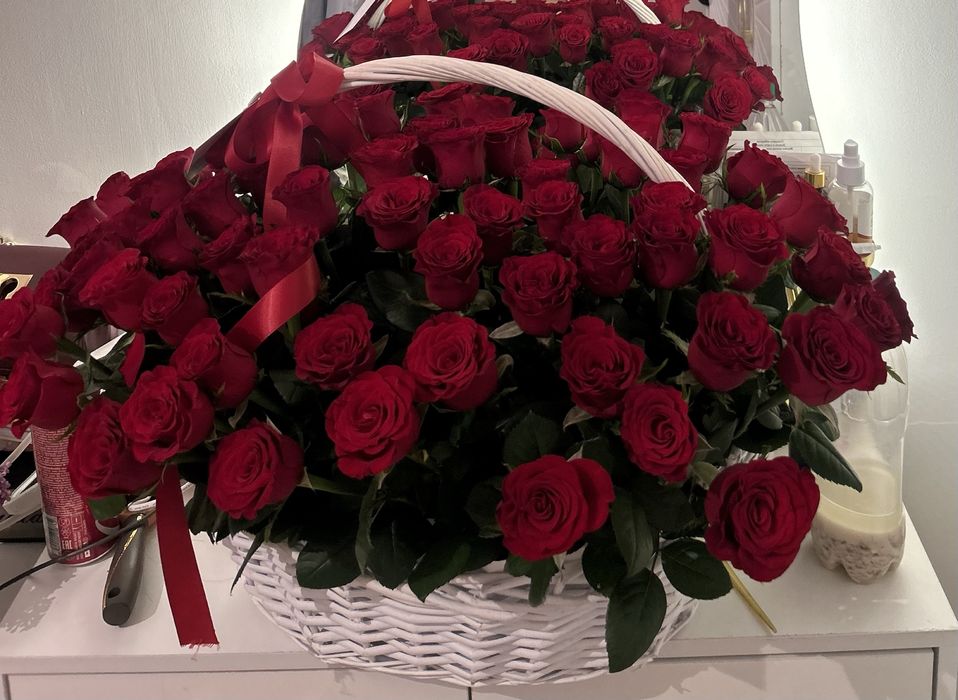 Корзина цветы 75шт роза
