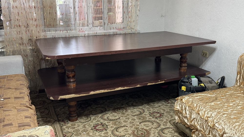 Стол для гостиной