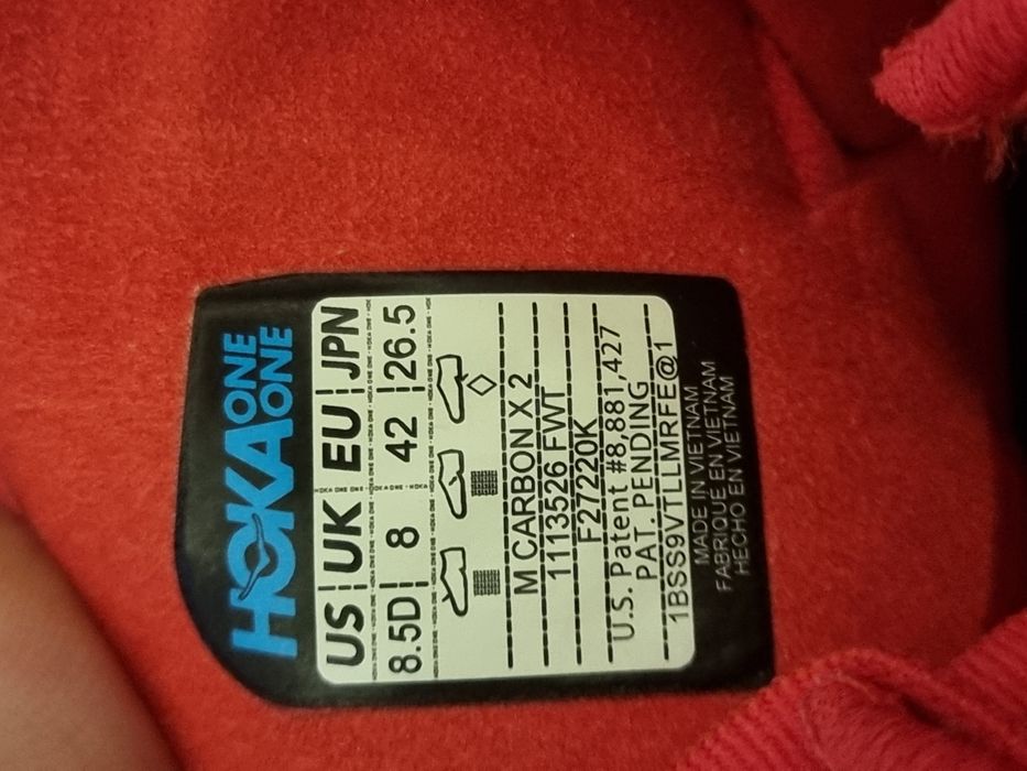 Vând hoka carbon x2