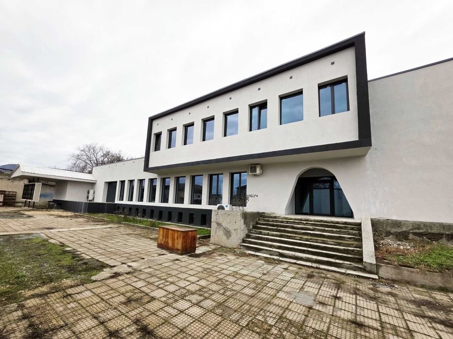 Продавам Производствена сграда в парцел два декара от Собственик