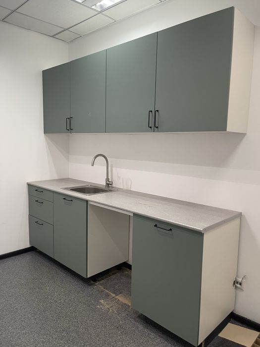 Продается кухонный мебель