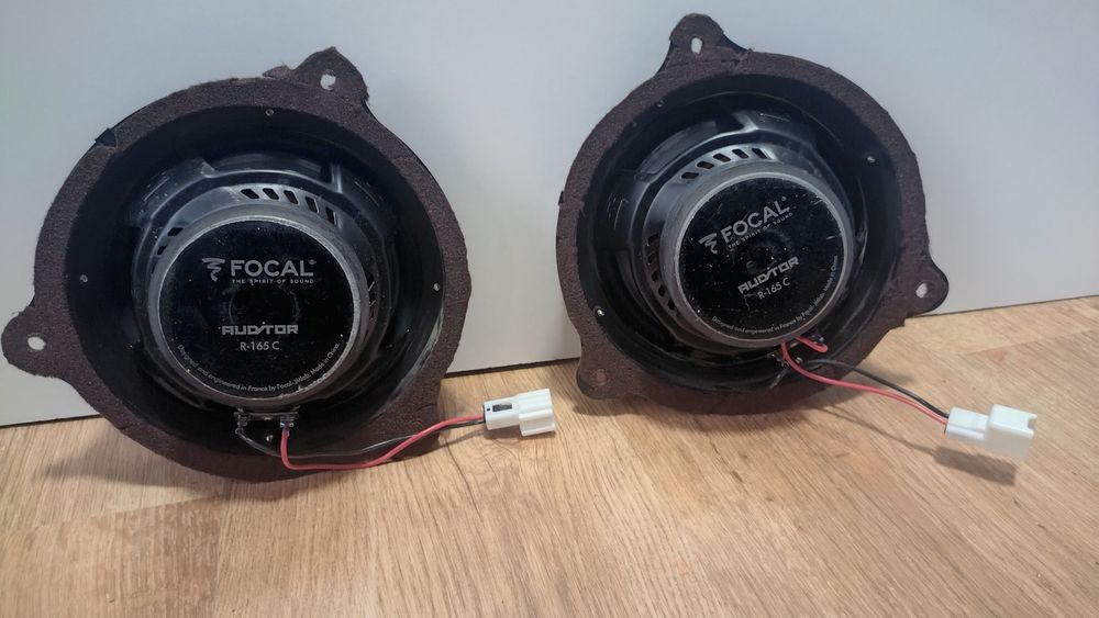 Set audio Dacia Sandero cu difuzoare Focal