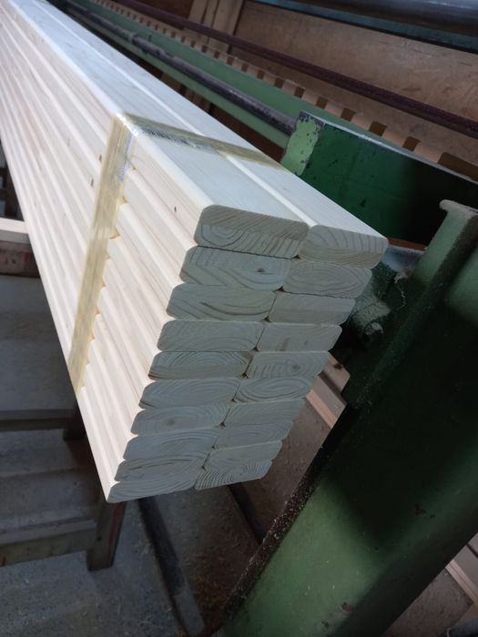 Riflaje lemn molid stratificat